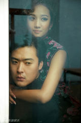 组图：张桐推婚纱照演绎花样年华