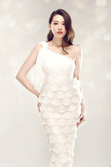 组图：宁丹琳杂志大片 展东方女性柔美温婉