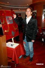 高清图：《锦衣卫》办庆功宴 吴尊甄子丹互相挤兑