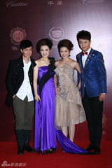 组图：华鼎奖红毯星光熠熠 赵本山携弟子助阵