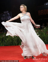 高清：《伤心小号曲》首映   女主角卡罗琳娜飘逸动人