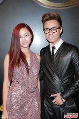 组图：张敬轩诗雅盛装出席庆祝酒会