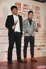 组图：暗黑白领阶级获最佳客语专辑奖 淡定自若