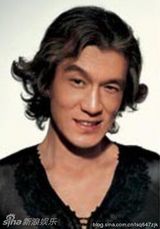 组图：李咏19岁青涩旧照英俊似费翔