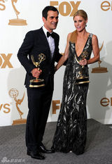 组图：艾美奖后台 喜剧类最佳男女配角亮相