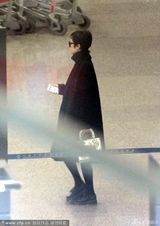 组图：孙俪贵气现身机场 穿宽松大衣疑有馅儿