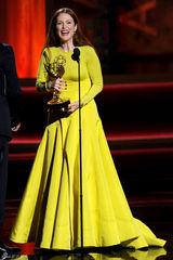 组图：朱丽安-摩尔获迷你剧最佳女主角 刘玉玲颁奖