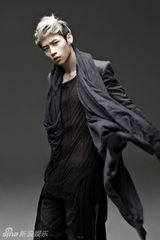 组图：魏晨大片冲击眼球 若隐若现大秀性感