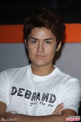 组图：吴克群内地跨年 无暇陪女友何超莲