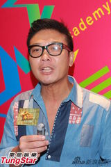 组图：邵音音出席活动 曝陈静过平民生活难开怀