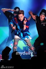 组图：BigBang成员GD开唱 秀劲舞大汗淋漓