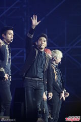 组图：SuperJunior上海开唱 劲歌热舞酷帅十足