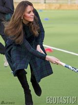 组图：英国王妃亮相母校打曲棍球英气十足