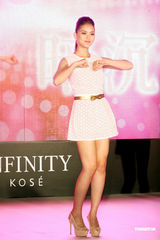 组图：昆凌将满19岁 生日与朋友庆祝