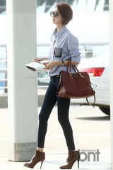 组图：韩星李瑶媛赴米兰出席活动 干练现身机场