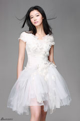 组图：于娜最新写真曝光 素净典雅不失妩媚