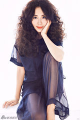 组图：杨童舒全新个性写真 尽显摩登俏皮魅力