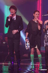 组图：谭咏麟杜丽莎携手开唱 钟镇涛等好友助阵