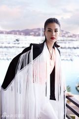 组图：黄圣依全新时尚大片高贵冷艳