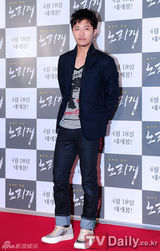 组图：韩片揭秘娱圈潜规则 权相佑夫妇牵手助阵