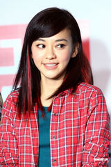 组图：陈柏霖携手陈意涵亮相代言清新时尚