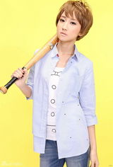 组图：陈彦妃中性写真演绎痞帅坏男孩