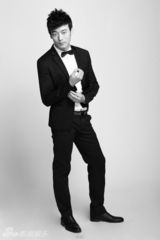 组图：刘一最新写真雅痞型男显魅力