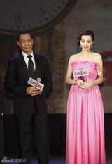 幻灯：《十月围城》首映 范冰冰王学圻“全家重聚”