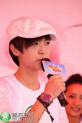 幻灯图：花儿十强广州拉票会 众“花粉”大合唱