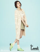 组图：韩星朴信惠时尚杂志写真甜美梦幻