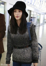 组图：熊乃瑾素颜清新秋装现身 赶赴釜山电影节