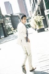 组图：宗峰岩英伦风街拍大片 绅士造型熟男魅力