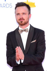 组图：《绝命毒师》男星艾伦-保罗与娇妻劳伦呢喃晒恩爱