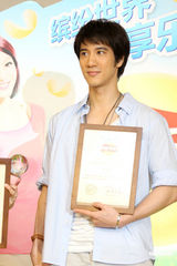 高清组图：张韶涵毛遂自荐 为王力宏拍戏无底线