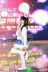 组图：许雅涵为四川地震献暖 称四川为第二个家