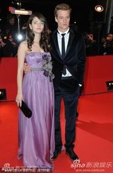 高清图：《大将军寇流岚》首映 巴特勒查斯坦嬉闹