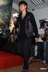 组图：罗志祥获专属摄影棚 放言不获奖即转战台语歌