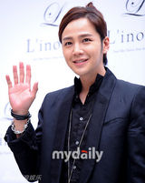 组图：张根硕张东健等出席皮包专卖店开业仪式