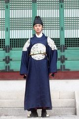 高清组图：朱智勋拍《我是王》穿古装显气势