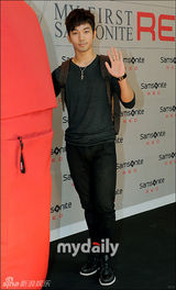 组图：少时侑利2AM赵权等出席箱包品牌发布会