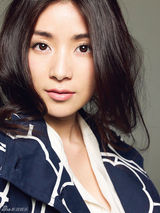 组图：刘庭羽最新风衣写真造型帅气