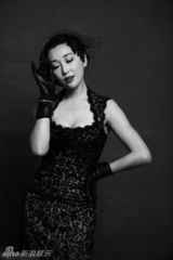 组图：杜晓婷新写真着镂花旗袍 复古妆容展古典气质