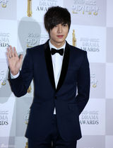 组图：韩MBC举办演技大奖 李民浩金贤重等帅气助阵