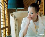 幻灯图：郑秀文台北宣传新书 与粉丝亲密互动 