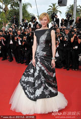 幻灯图集：凯特-布兰切特纱摆裙彰显华丽