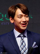 组图：Rain望粉丝穿白衣看演出 将展露性感