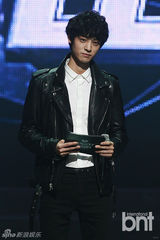 组图：昭宥郑基高打榜夺冠 《星星》允才任主持