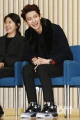 组图：灿烈土豪风现身《丛林法则》记者会