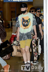 组图：B.A.P香港个唱结束 机场亮相活力四射