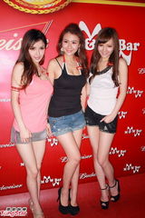 高清组图：女星齐集比基尼派对 众嫩模争妍斗丽